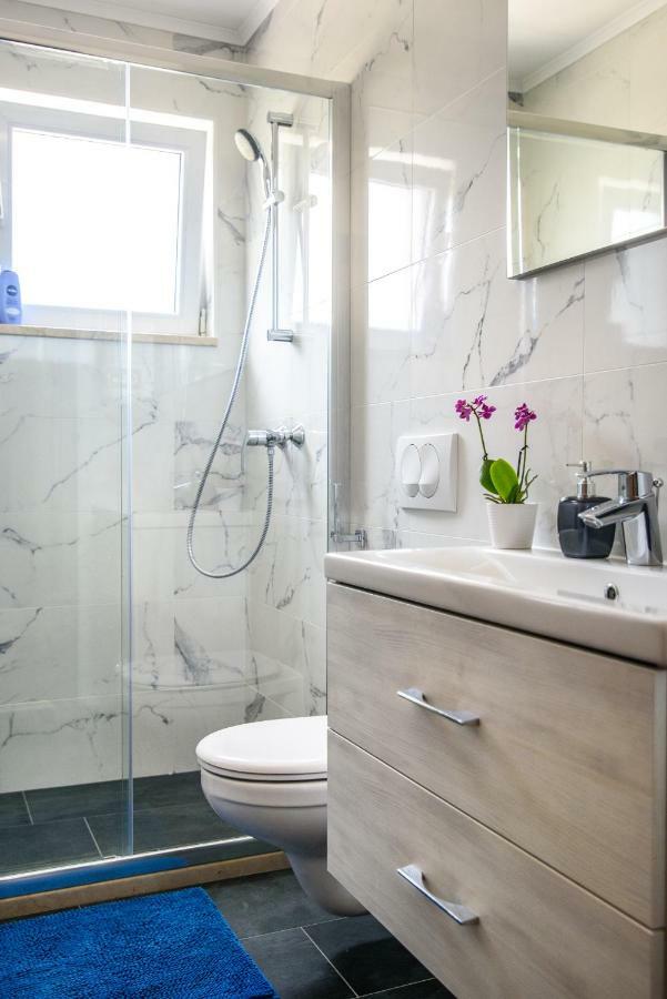 California Apartments 3 ดูบรอฟนิก ภายนอก รูปภาพ